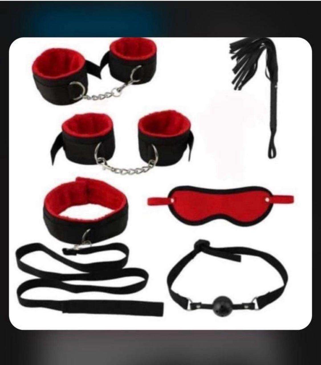 قيود مع لجام فم